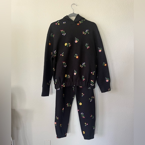 URLAZH Black Floral Embroidered Two Piece Loungewear Sweatsuit Women’s Size S - Picture 1 of 16